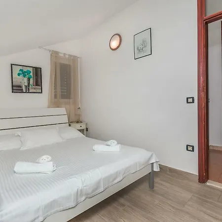 Slavka Apartment *