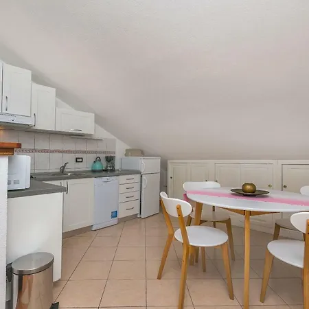 Slavka Apartment *