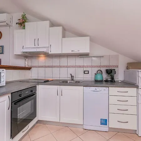 Slavka Apartment *